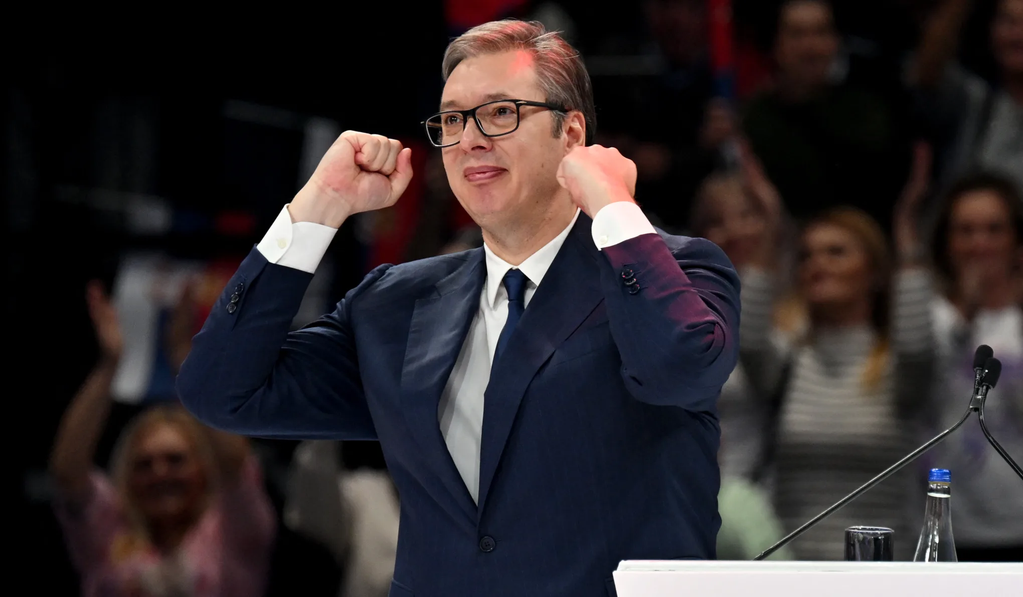 Feszült várakozás Újvidéken az SNS nagygyűlése előtt, a diákok távolmaradásra szólítanak