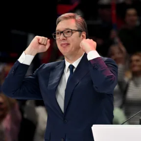 Feszült várakozás Újvidéken az SNS nagygyűlése előtt, a diákok távolmaradásra szólítanak