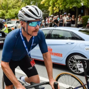Kobrák és pitonok között: Valteri Bottas megérkezett kerékpárral Malajziából