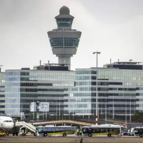 Vihar miatt több tucat járatot töröltek az amszterdami Schiphol nemzetközi repülőtéren