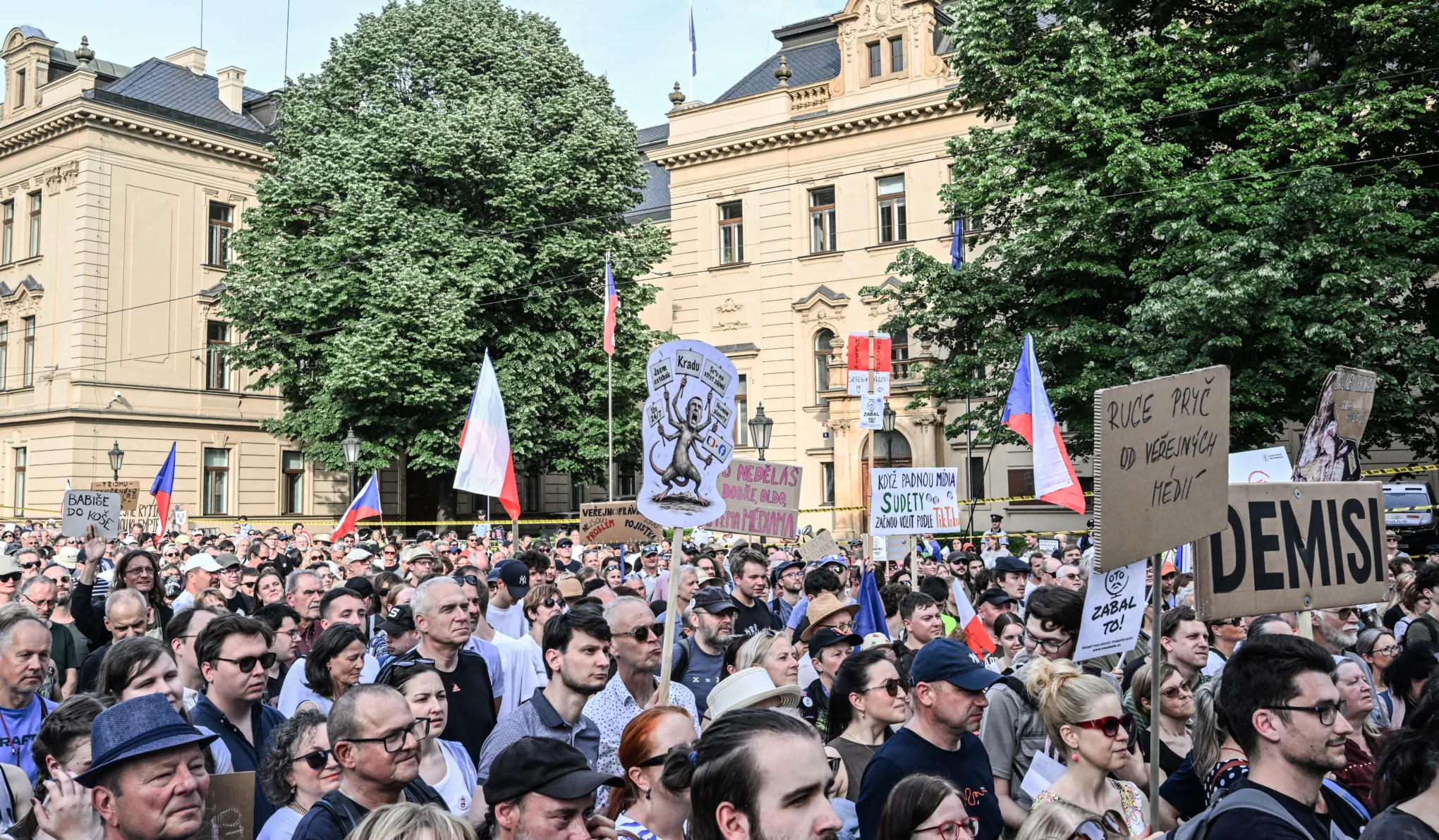 Félti a közmédiát, az orbáni példától tart a cseh ellenzék