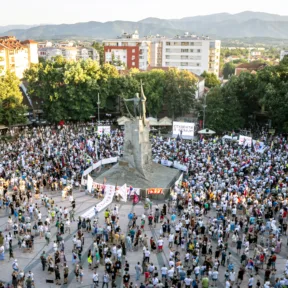 A szerb írók a diákok mellé álltak, már a könyvvásár is politikai tiltakozássá vált