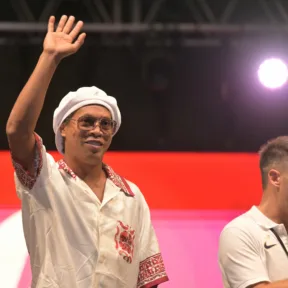 Több mint tíz év elteltével tér vissza a profi futball világába Ronaldinho