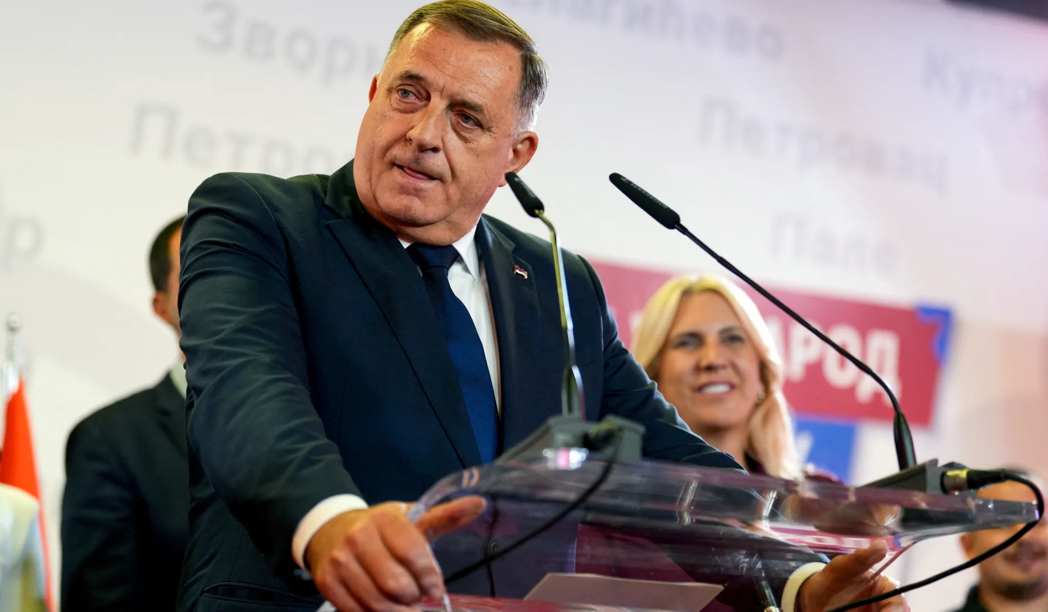 Trump legbelsőbb köreiből is dolgoztak Dodiknak, az amerikai elnök magyarázkodik