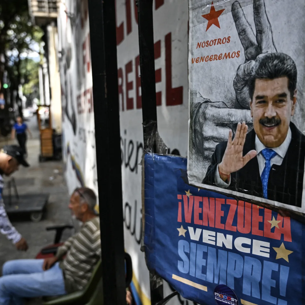 Újabb súlyos váddal néz szembe Nicolás Maduro: politikai ellenfelek kínzásáért is felelhet