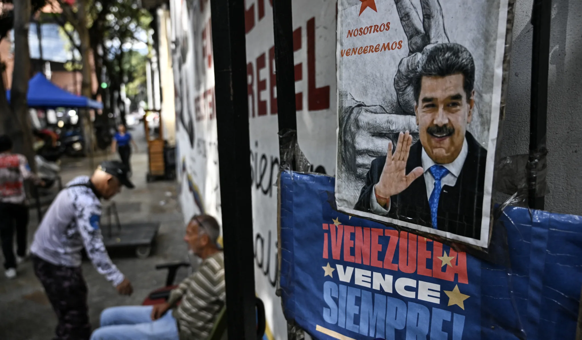 Újabb súlyos váddal néz szembe Nicolás Maduro: politikai ellenfelek kínzásáért is felelhet
