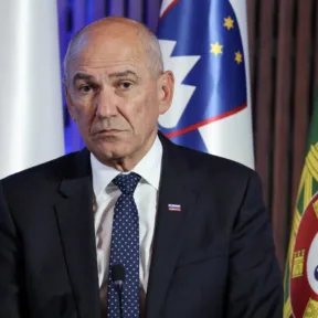 Hajszálon múlt a szlovén közmédia sorsa, Janša kormánya két ügyben is vereséget szenvedett