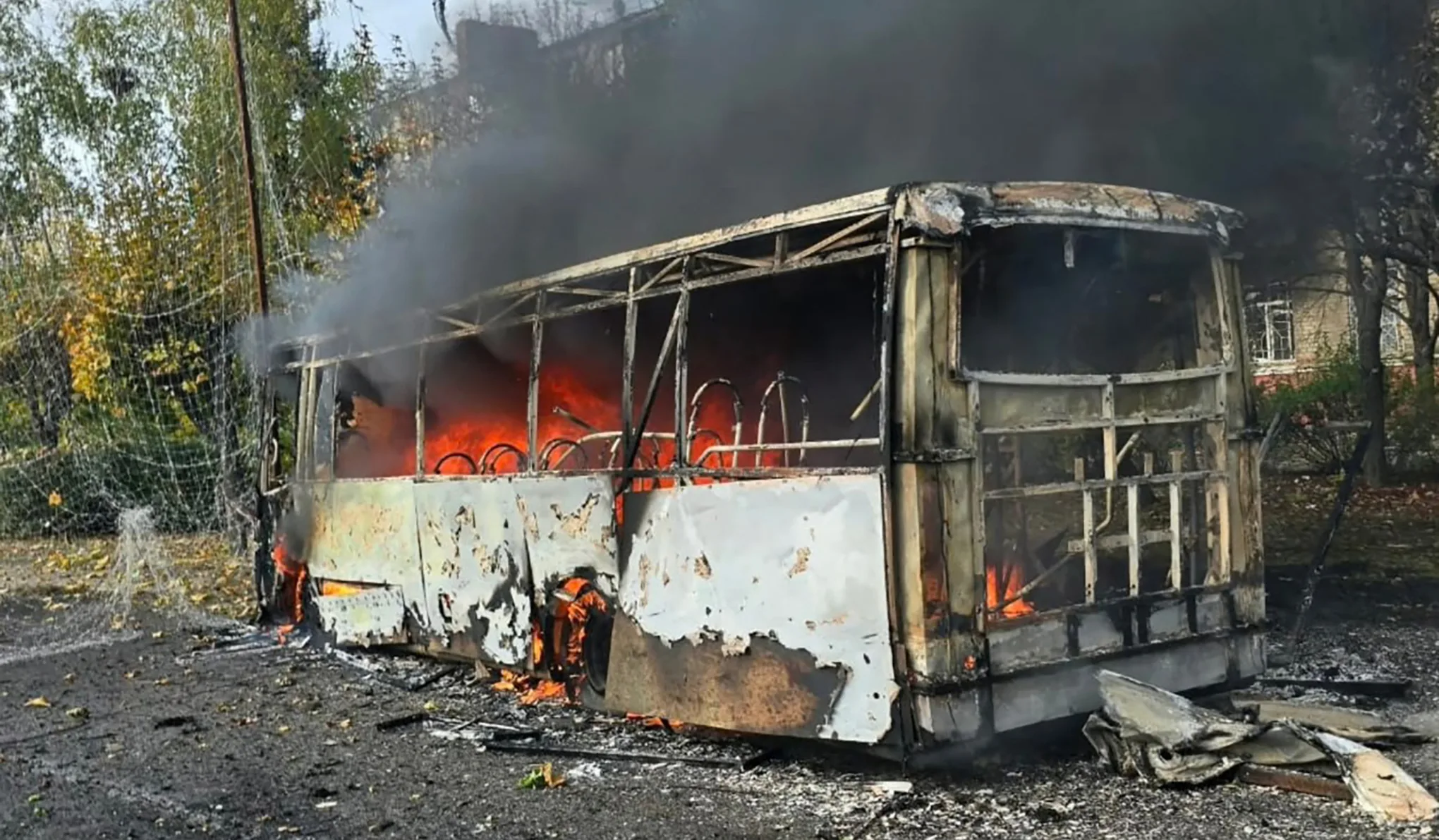 Harminchárom ember meghalt, amikor civileket szállító buszokat ért orosz támadás Ukrajnában