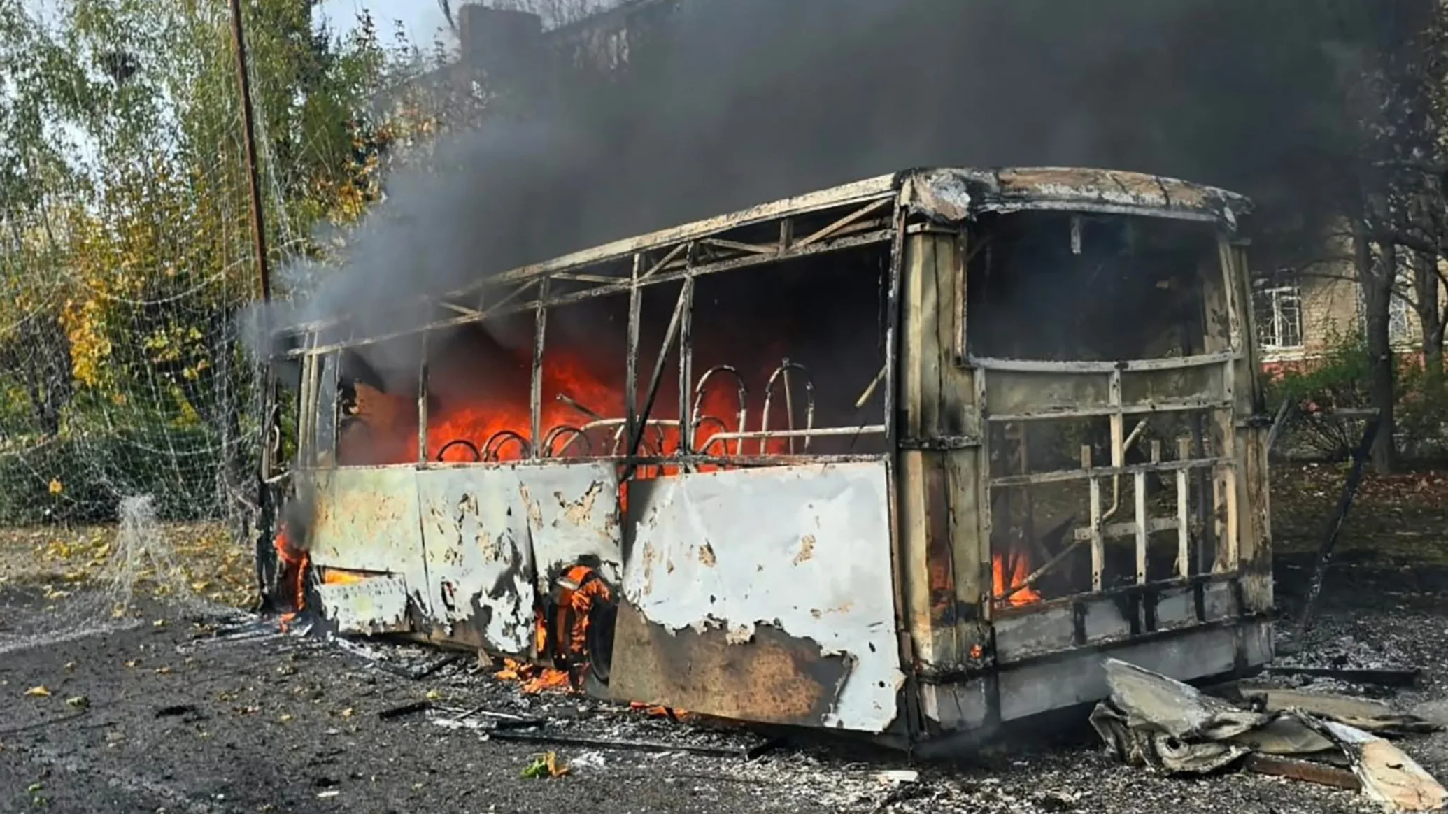 Harminchárom ember meghalt, amikor civileket szállító buszokat ért orosz támadás Ukrajnában