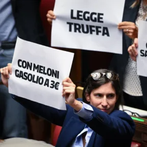 Giorgia Meloni átírta az olasz választási szabályokat, de aggódhat szövetségesei miatt