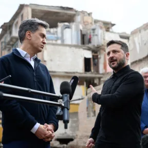 Zelenszkij keményen bírálta Washingtont, miközben új ukrajnai békekísérletek kezdődnek