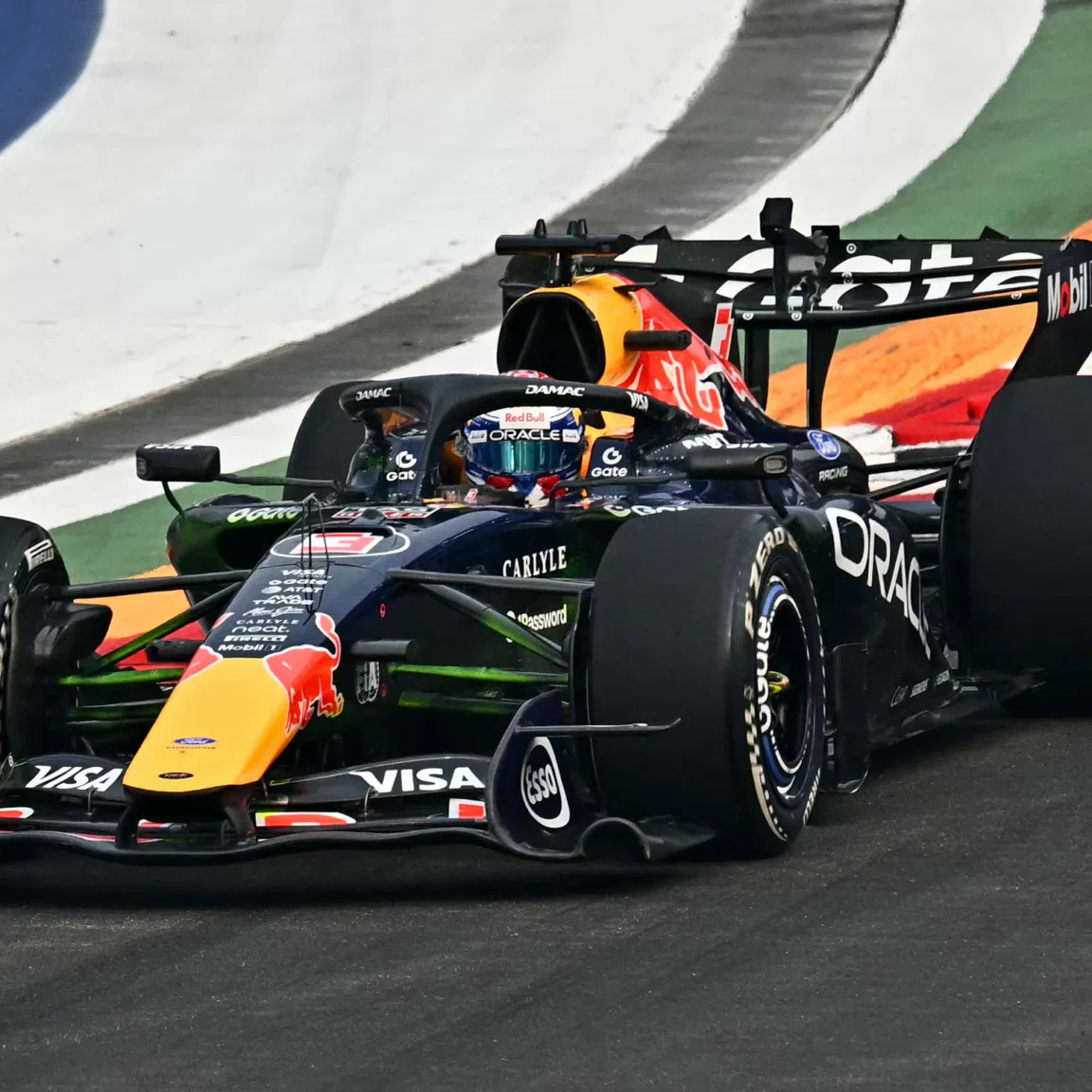 Max Verstappen nyerte a sanghaji sprintkvalifikációt