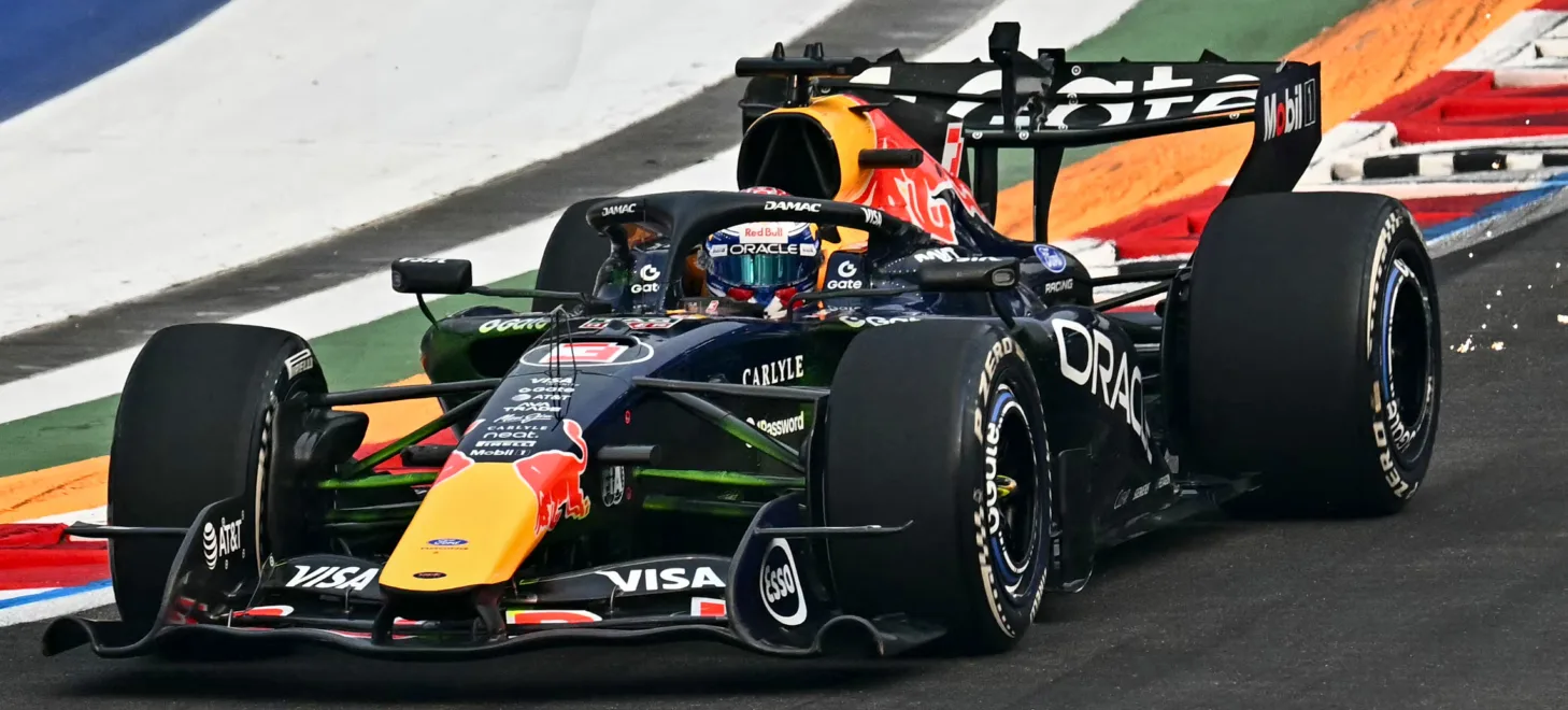 Max Verstappen nyerte a sanghaji sprintkvalifikációt