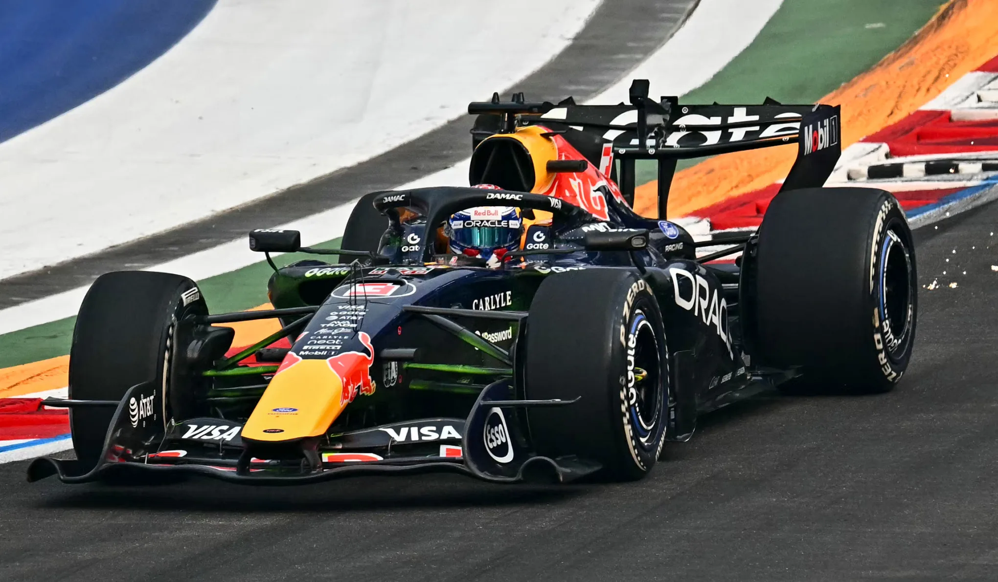 Max Verstappen nyerte a sanghaji sprintkvalifikációt
