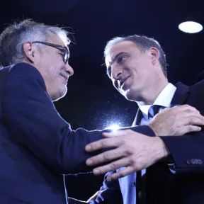 Raphaël Glucksmann fölényesen nyerte az előválasztást, de még nem állt mögé a francia baloldal