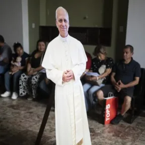 Nemsokára megműtik XIV. Leó pápát, várhatóan jövő hét közepéig ápolják kórházban