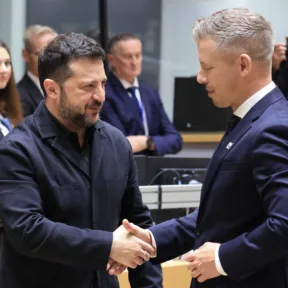 Volodimir Zelenszkij arra kérte Magyar Pétert, hogy Ukrajna Magyarországon keresztül is szállíthasson kukoricát