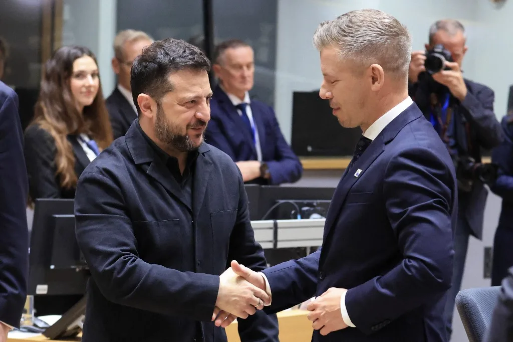 Magyar Péter közölte, négyszemközti tárgyalást folytatott Volodimir Zelenszkijjel Brüsszelben