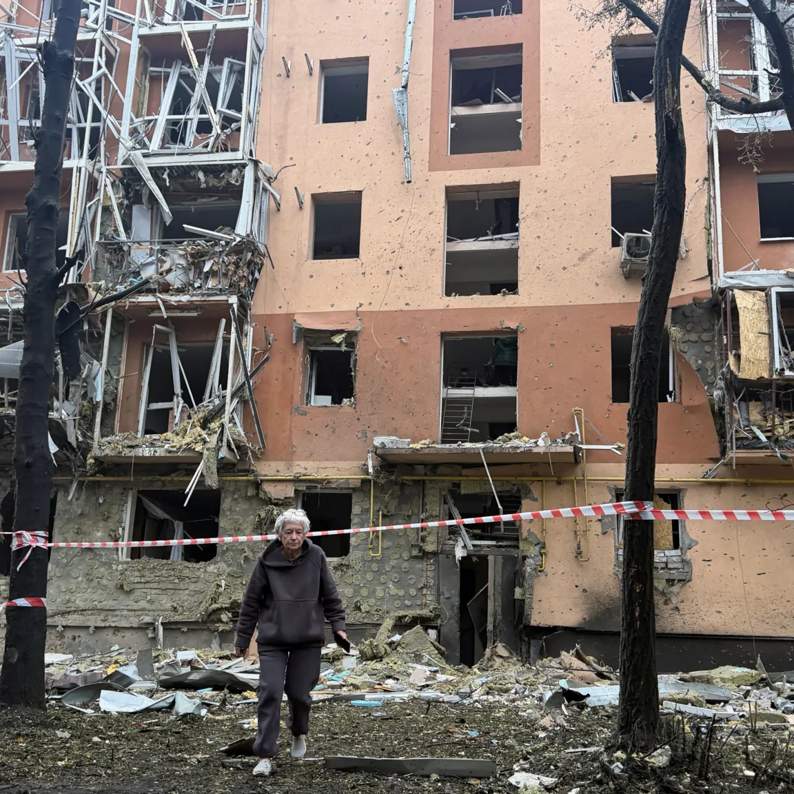 Folyamatosak a légiriadók Ukrajnában, tíz megyében is orosz csapás érte az energetikai infrastruktúrát