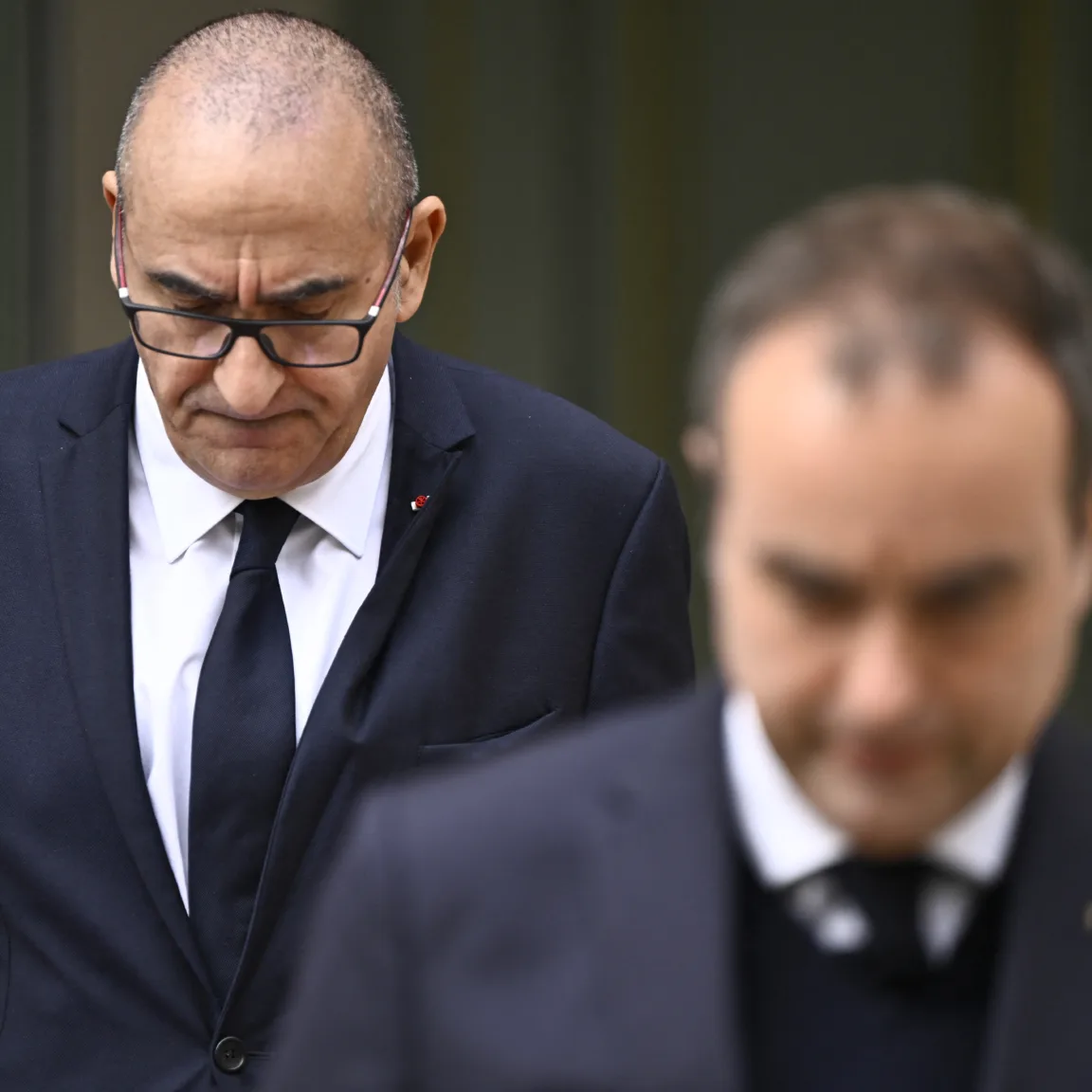 A francia kormány elismerte, hogy súlyos hibákat vétett, túl kevés rendőrt vezényeltek az utcára a zavargások idején