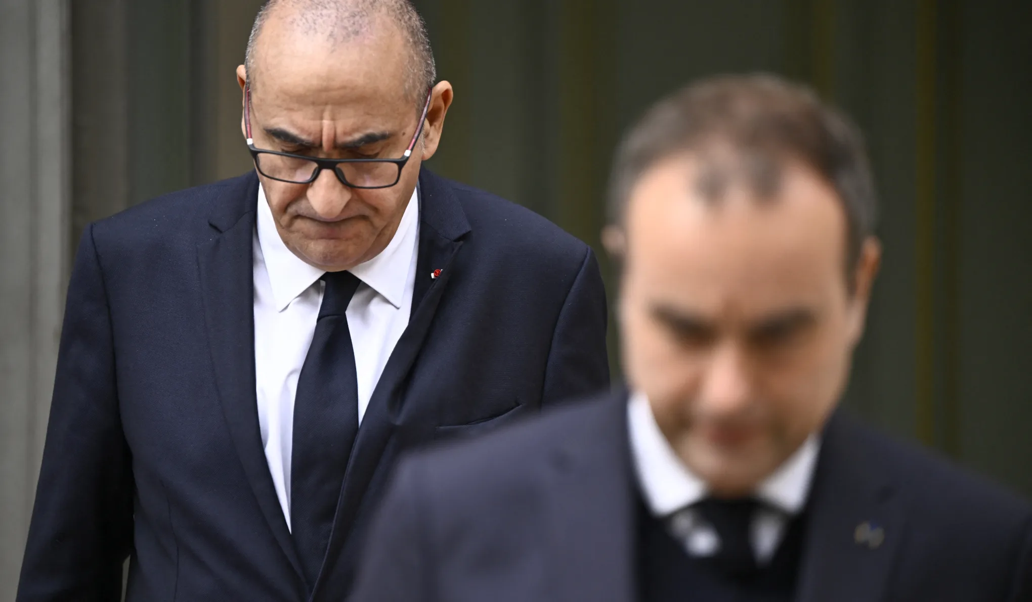 A francia kormány elismerte, hogy súlyos hibákat vétett, túl kevés rendőrt vezényeltek az utcára a zavargások idején