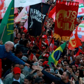 Bolsonaro fia vezet, de Lula még megfordíthatja a brazil elnökválasztást