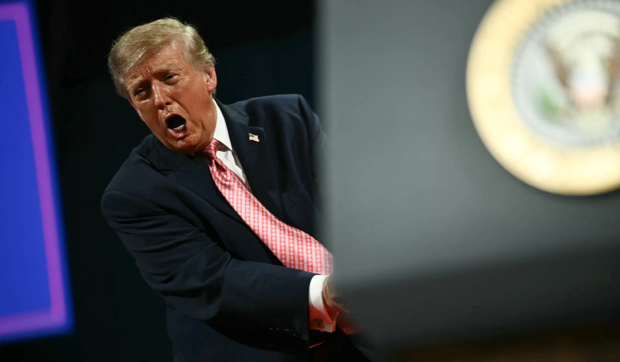 Donald Trump szerint Volodimir Zelenszkij nem tudja, miről beszél, valaki mást kellene találnia, hogy tárgyaljon a háború lezárásáról