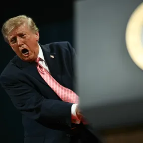 Donald Trump szerint Volodimir Zelenszkij nem tudja, miről beszél, valaki mást kellene találnia, hogy tárgyaljon a háború lezárásáról
