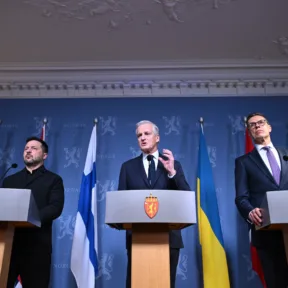 Norvégiából Oroszországba viszi az amerikai megbízott az orosz-ukrán béketervet