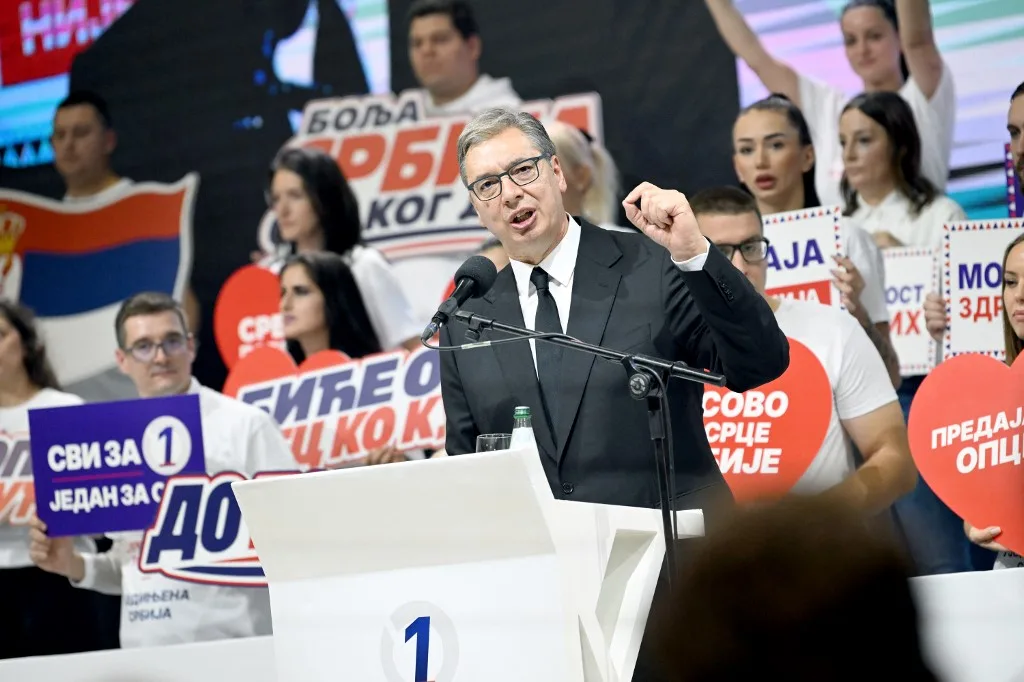 Gyengülő alapok és választási osztogatás: a szerb gazdasági csoda árnyoldalai