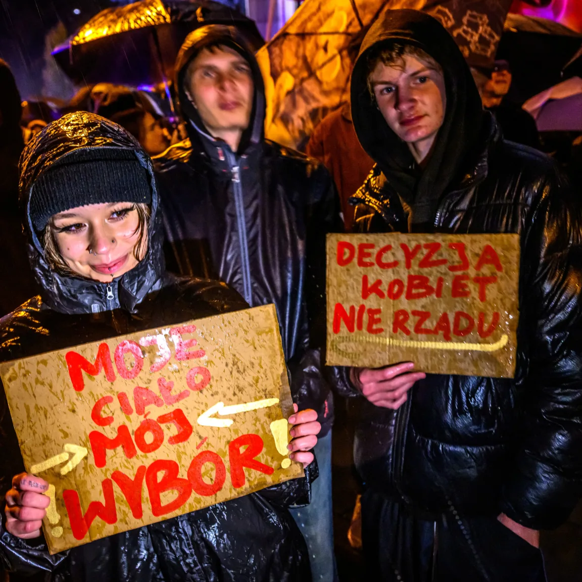Piros lapot mutattak a lengyel nők a Tusk-kormánynak