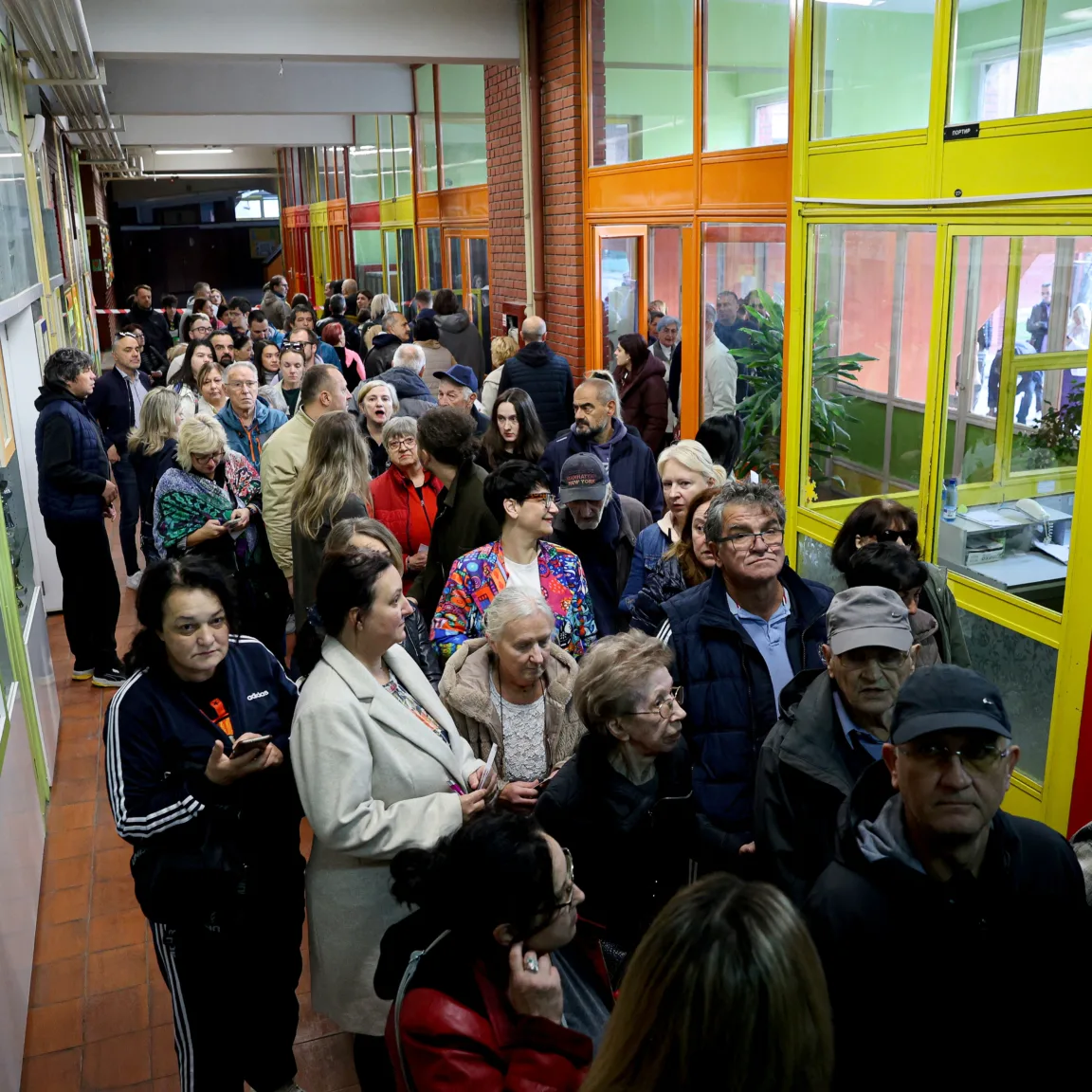 Nem megy a mozgósítás Vučić-rezsim fellegváraiban, erőszakos incidensek kísérik az előrehozott parlamenti választást