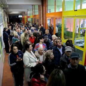Nem megy a mozgósítás Vučić-rezsim fellegváraiban, erőszakos incidensek kísérik az előrehozott parlamenti választást
