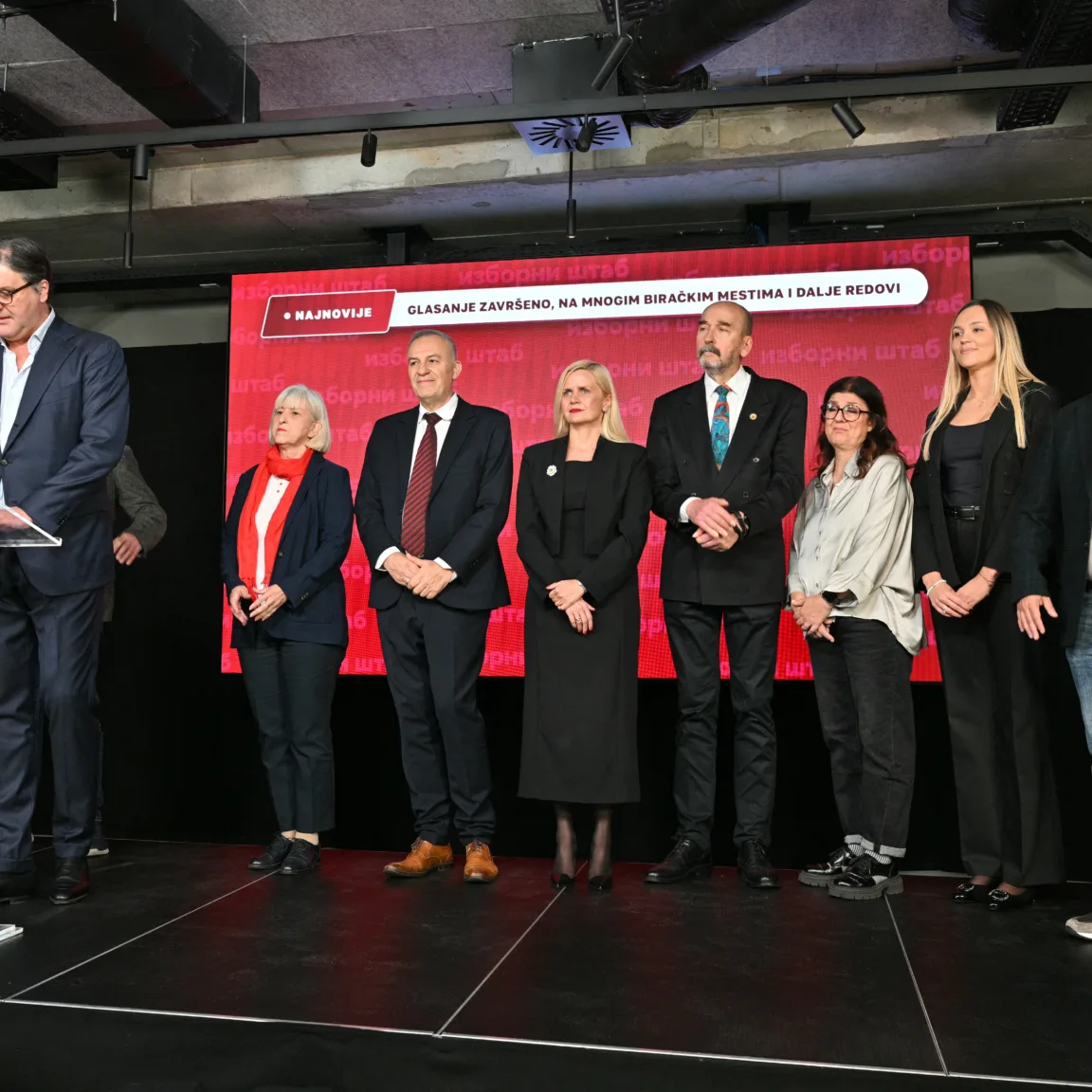 A diákok által támogatott ellenzék nyerte Szerbiában az előrehozott parlamenti választást, Aleksandar Vučić elismerte, hogy vesztett