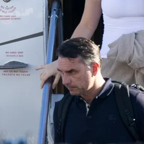 Donald Trump szárnyai alatt, az Egyesült Államokból irányítaná Brazíliát a hazájából elmenekülő Flávio Bolsonaro