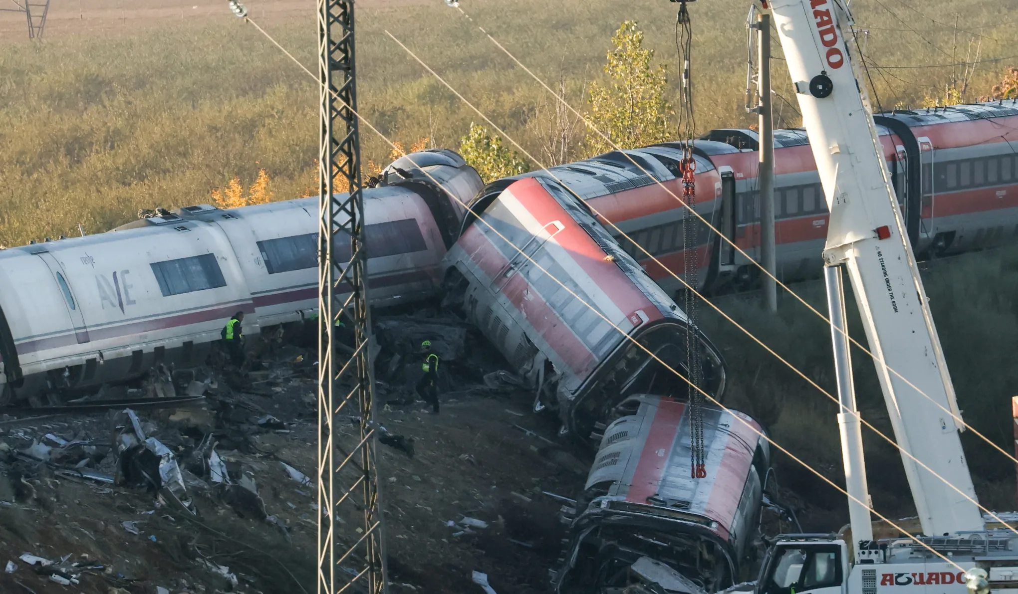 74-re emelkedett az urdai vasúti tragédia halálos áldozatainak a száma