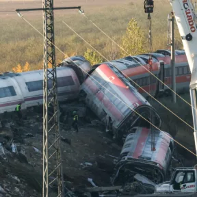 74-re emelkedett az urdai vasúti tragédia halálos áldozatainak a száma