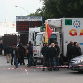 Üres polcok és megbénult dél: kamionos úttorlaszok fojtogatják az olasz gazdaságot