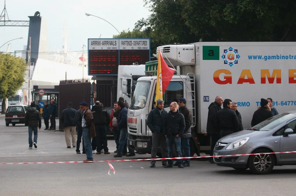 Üres polcok és megbénult dél: kamionos úttorlaszok fojtogatják az olasz gazdaságot