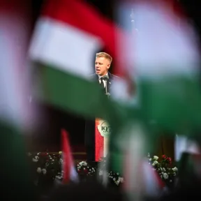 Lendvai Ildikó: Szobordöntő ünnepek