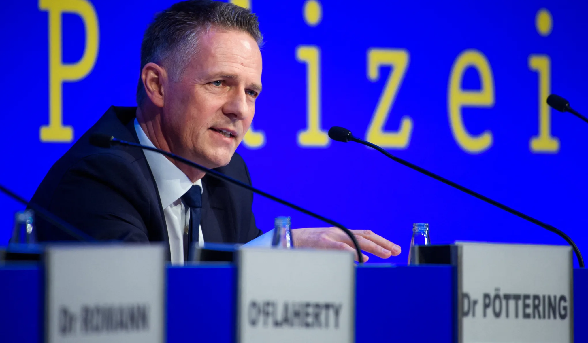 Összeurópai razzia a modern rabszolgaság ellen: több száz áldozatot szabadított ki az Europol, magyar gyanúsítottakat is elfogtak