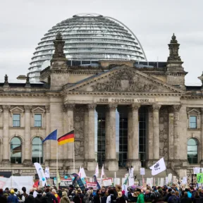 Antiszemitizmus-vita akasztotta meg a berlini kormányalakítást, szünetelnek az egyeztetések
