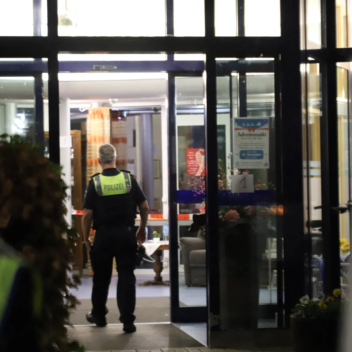 Hetvenkét éves férfi késelt egy németországi idősotthonban, egy nővel végzett, két másikat megsebesített