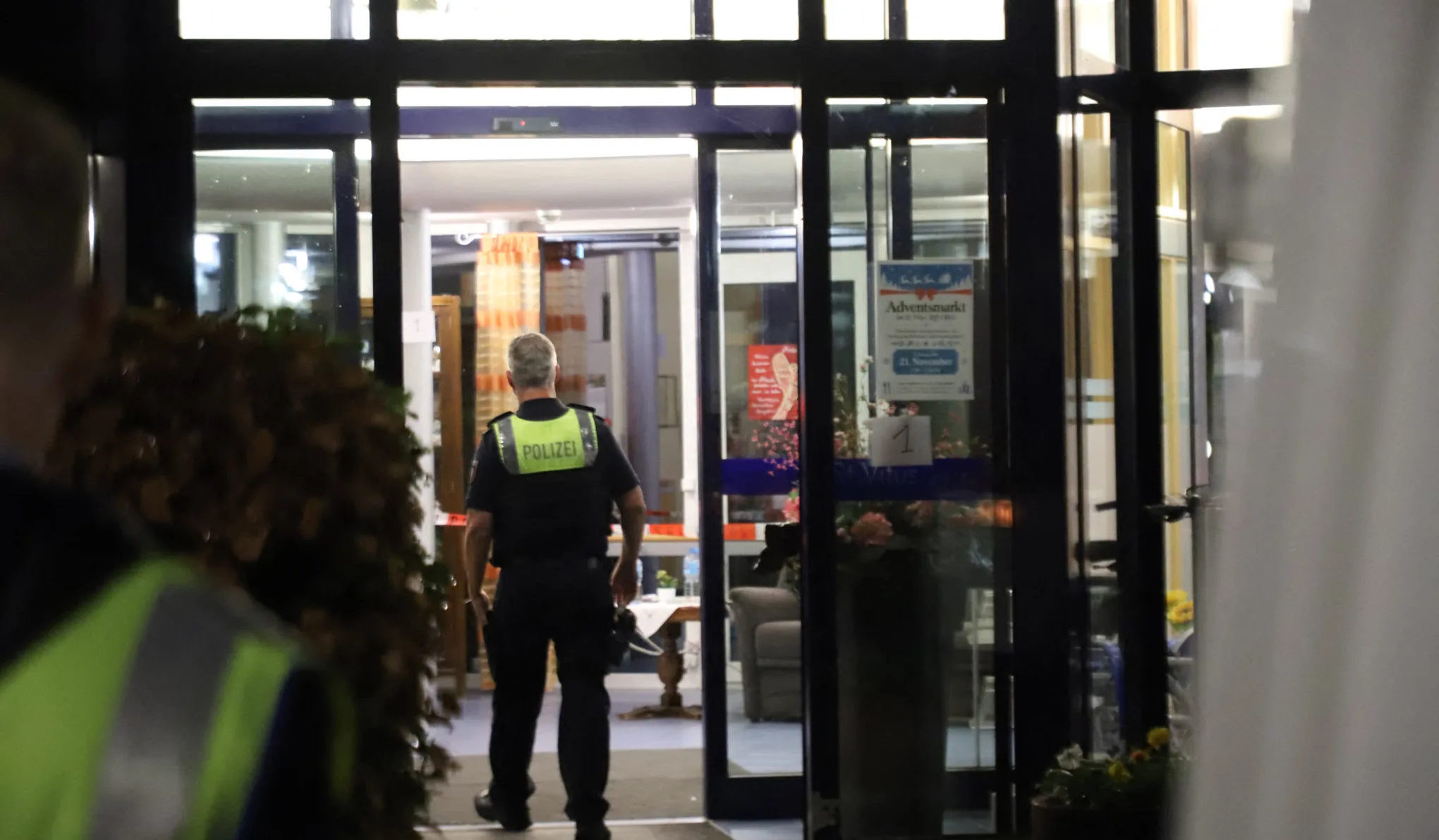 Hetvenkét éves férfi késelt egy németországi idősotthonban, egy nővel végzett, két másikat megsebesített