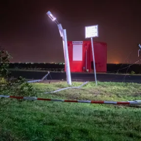 Méretes lyukat fedeztek fel a lipcsei repülőtér biztonsági kerítésén