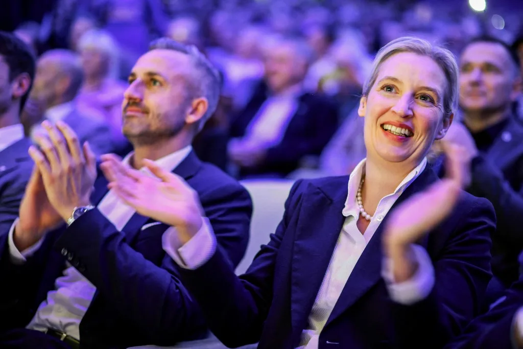 Kisiklatja Alice Weidel karrierjét a svájci pénzbotrány? Újra napirenden a titkos utalások