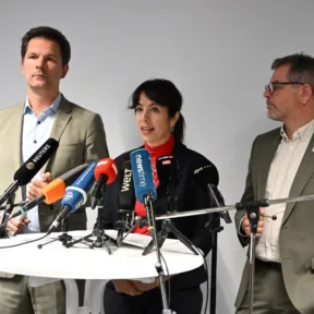Berlinben 160 ezer bérlakást vennének köztulajdonba a baloldali pártok