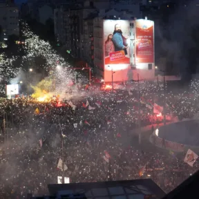 Százötvenezer emberrel mutattak erőt a szerb diákok Belgrádban