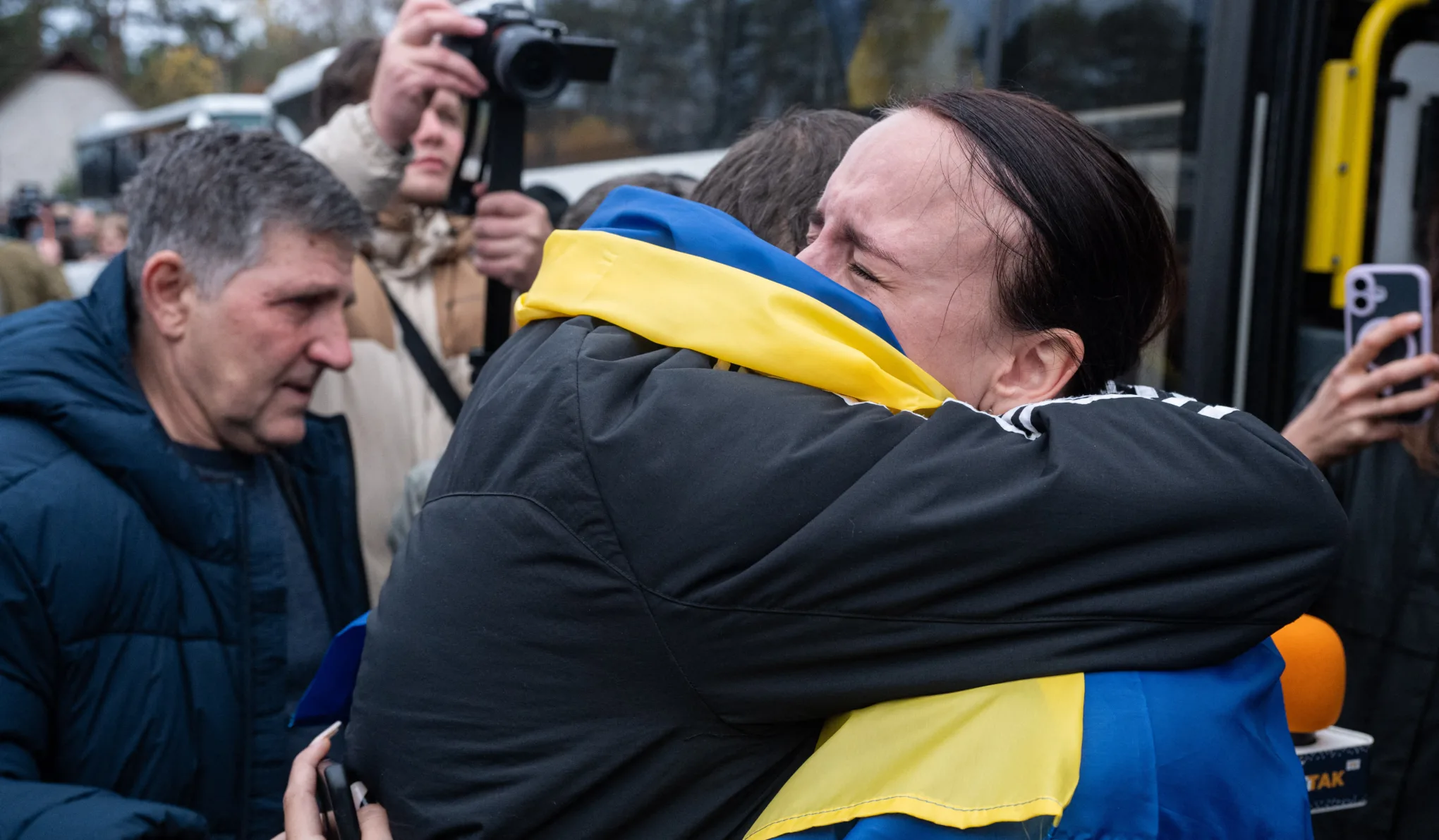 Humanitárius folyosón térhettek haza a rommá lőtt Oleski lakói a belarusz határon át