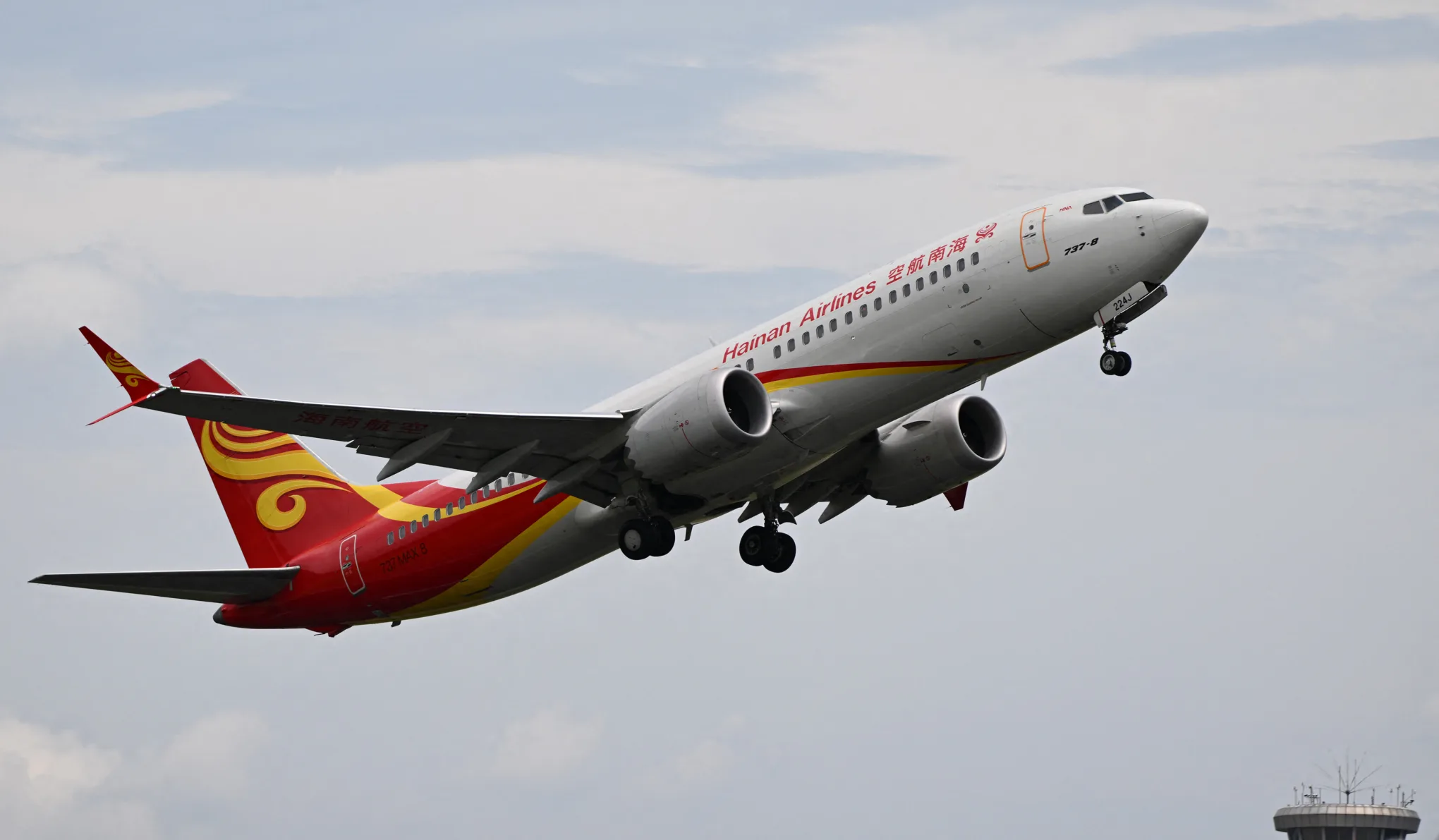 Felfüggeszti budapesti járatait a Hainan légitársaság